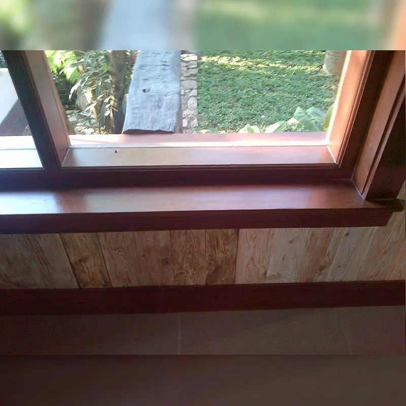 Detail Daun Jendela Kayu Villa Batu Selecta