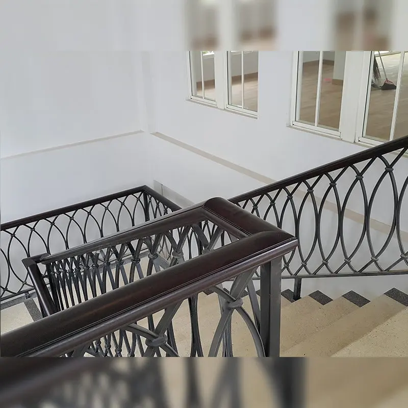 Handrailing Tangga Kayu