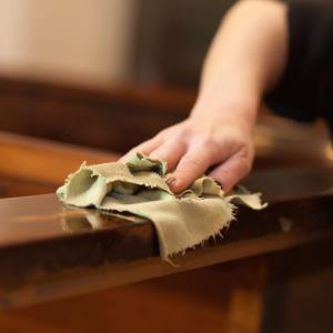 Cara Mudah Merawat Kusen Kayu